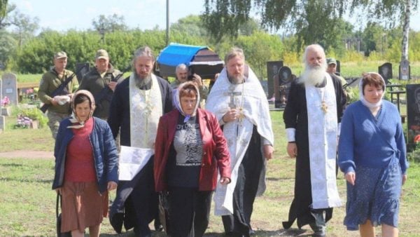 У Срібному з молитвою та військовими почестями провели в останню путь захисника України